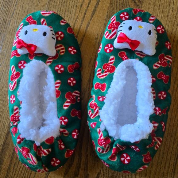 Hello Kitty Womens Holiday Fuzzy Babba Slipper Socks Green Candy Print Size 7-9. - Picture 2 of 13